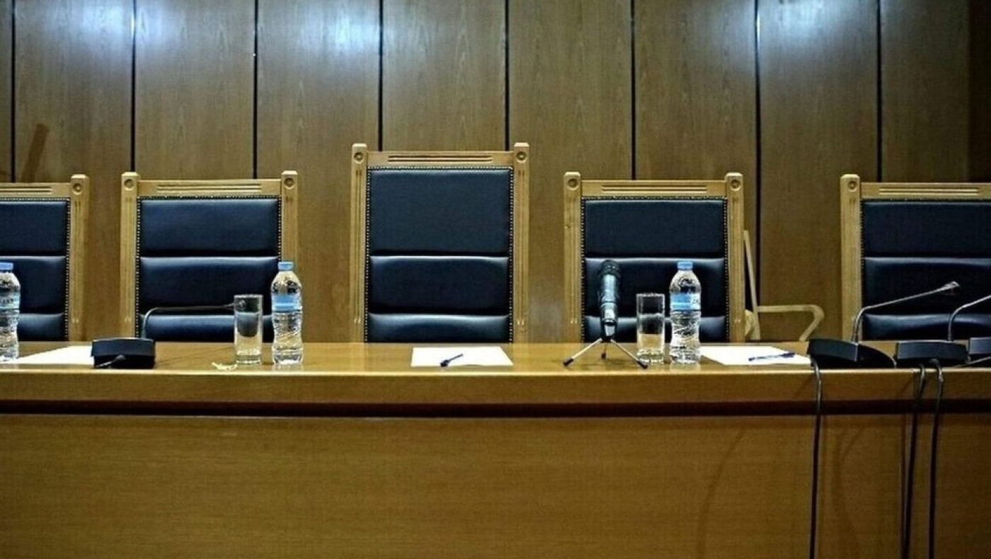 Γυναίκα κρεμάστηκε από το μπαλκόνι για να γλιτώσει από τον σύντροφό της