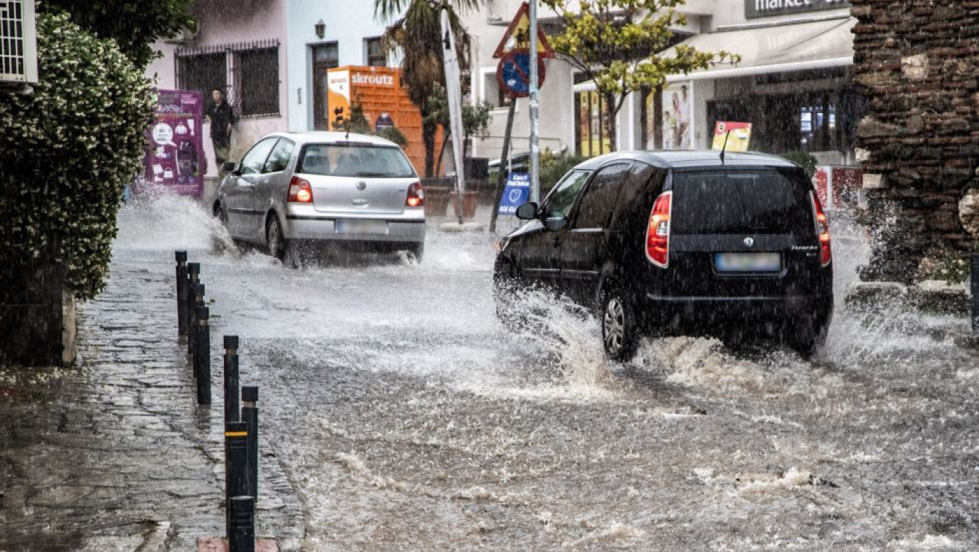 Τι πρέπει να προσέξετε όταν οδηγάτε στη βροχή