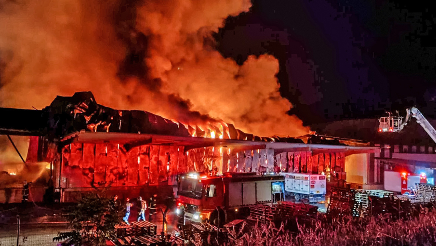 Λαμία: Εκ προθέσεως η φωτιά στο εργοστάσιο τροφίμων