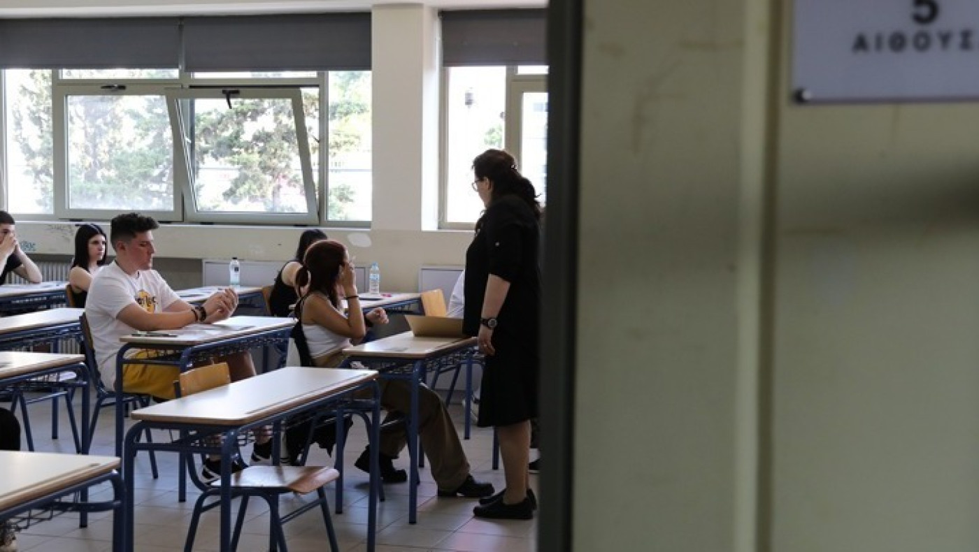 Βόλος: Μαθητές έδιναν πανελλαδικές και έξω γινόταν χαμός με κομπρεσέρ