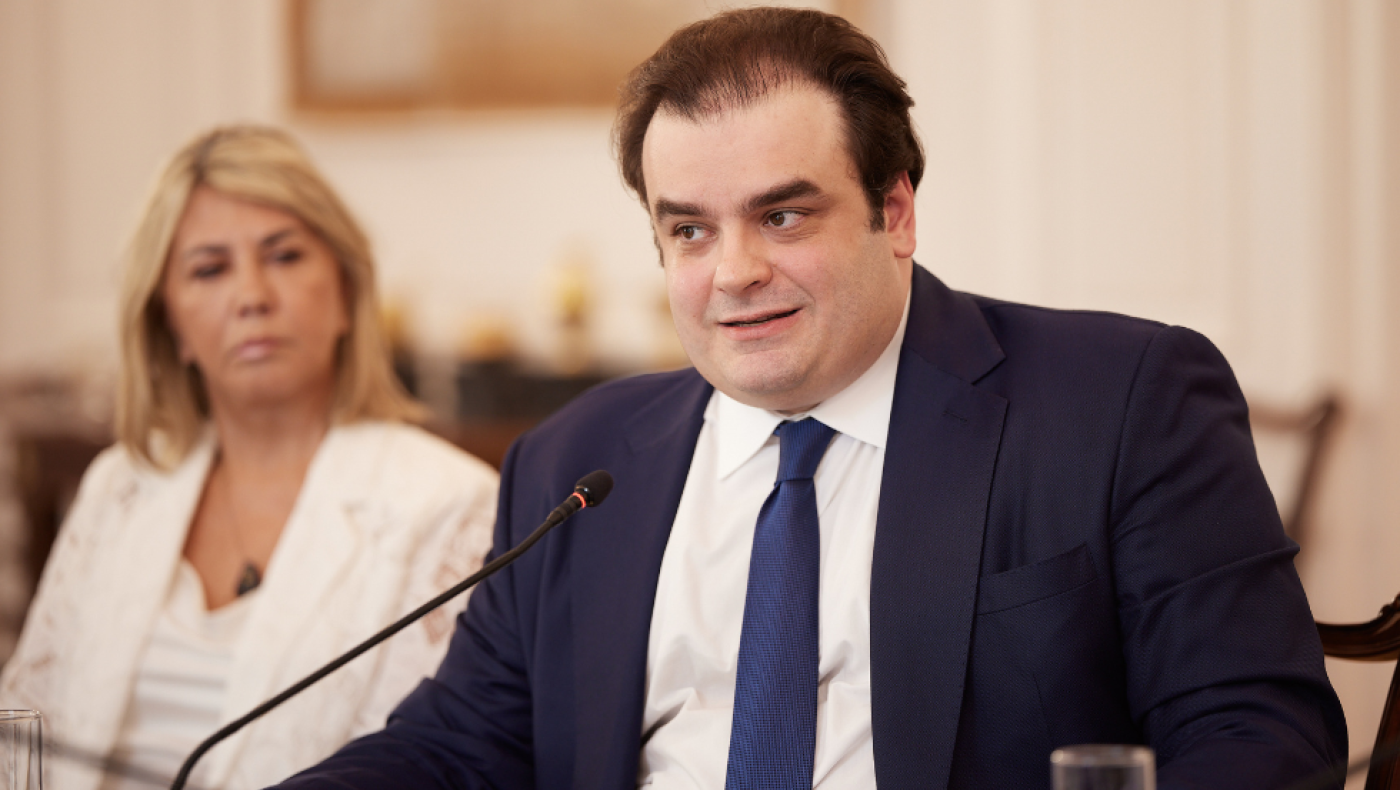Πιερρακάκης: Μονοήμερη αποβολή για κατοχή ή χρήση κινητού στα σχολεία
