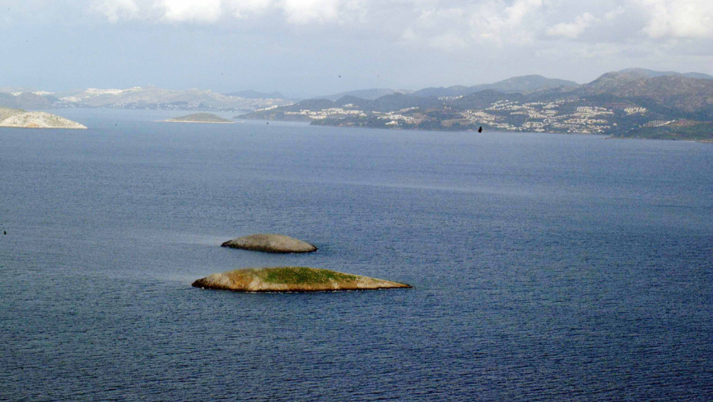 Σκηνικό Ιμίων στήνουν ξανά οι Τούρκοι: Απόστρατος ύψωσε τουρκική σημαία κοντά σε ελληνική βραχονησίδα!