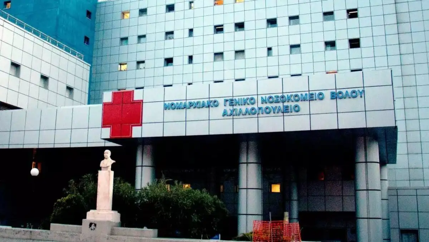 Τραγωδία στον Βόλο: Τον αναζητούσαν οι φίλοι του και τον βρήκαν νεκρό στον φωταγωγό