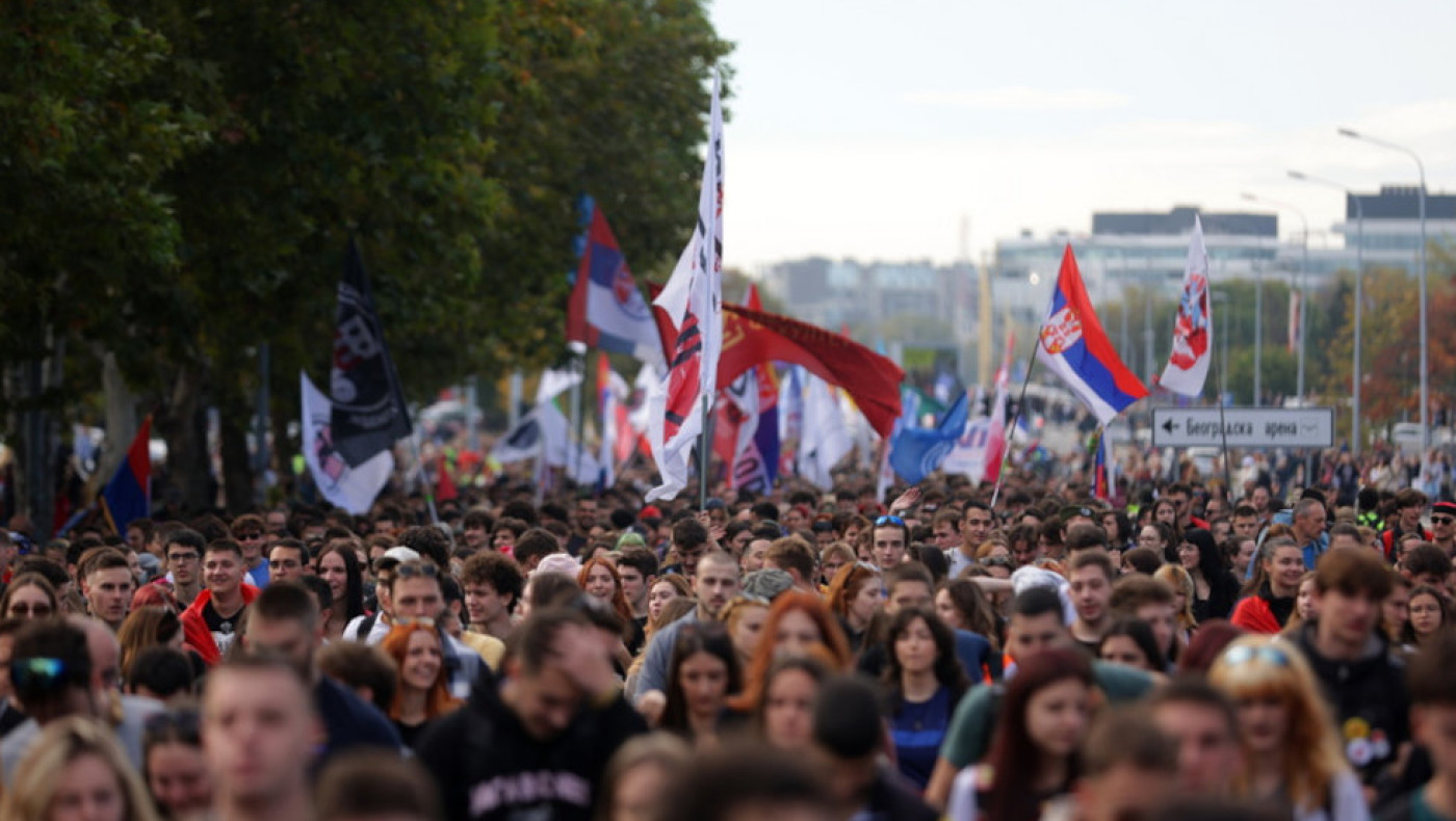 Χιλιάδες φοιτητές στους δρόμους της Σερβίας για τα θύματα της τραγωδίας του Νόβι Σαντ