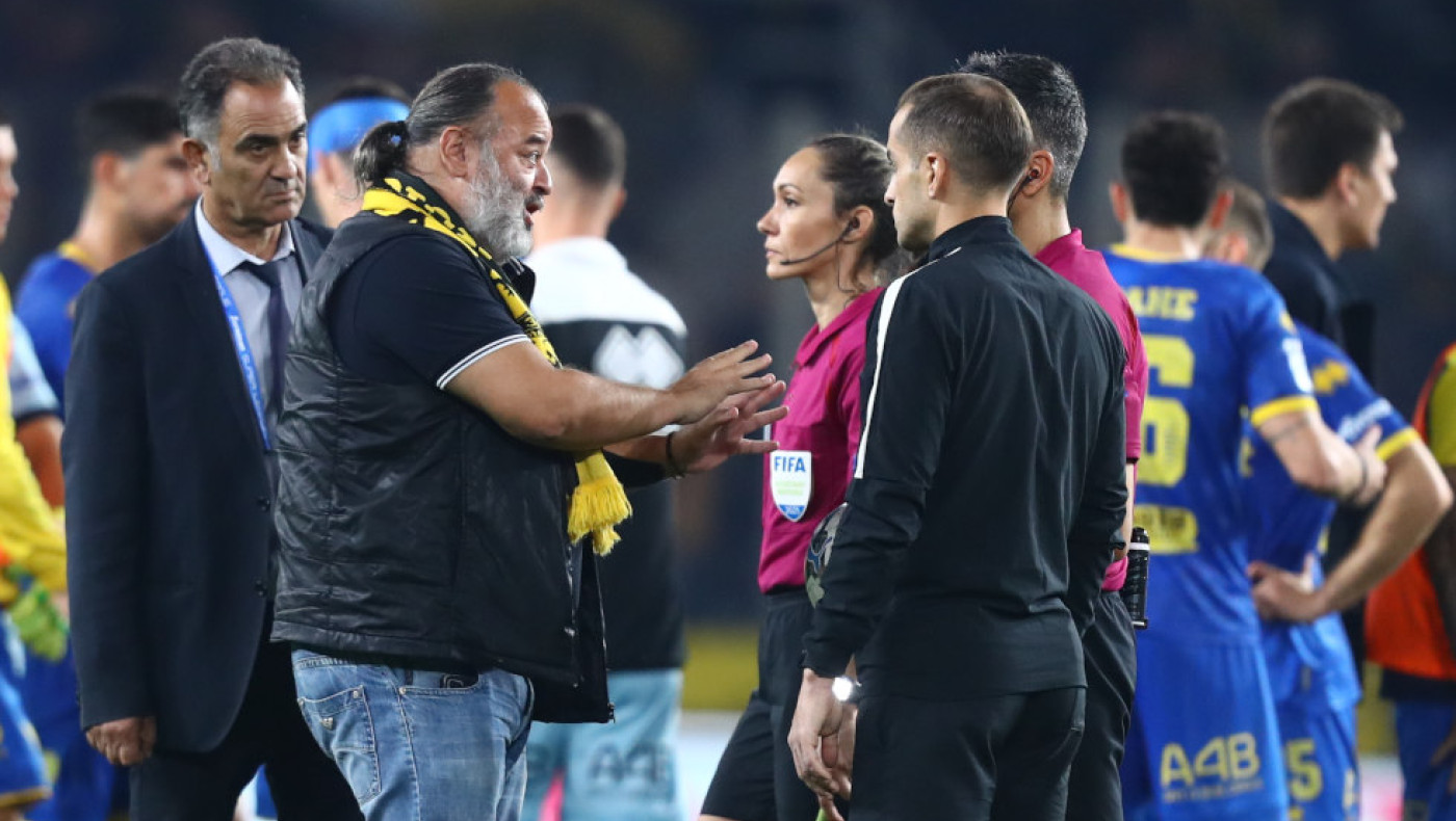 Super League: Σε απολογία ΑΕΚ και Ηλιόπουλος για το περιστατικό με τον διαιτητή Παπαδόπουλο