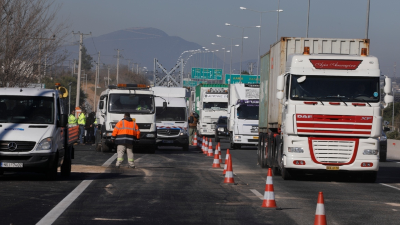 Φεύγουν οι αγρότες έρχονται οι μεταφορείς: Νέος πονοκέφαλος για την κυβέρνηση
