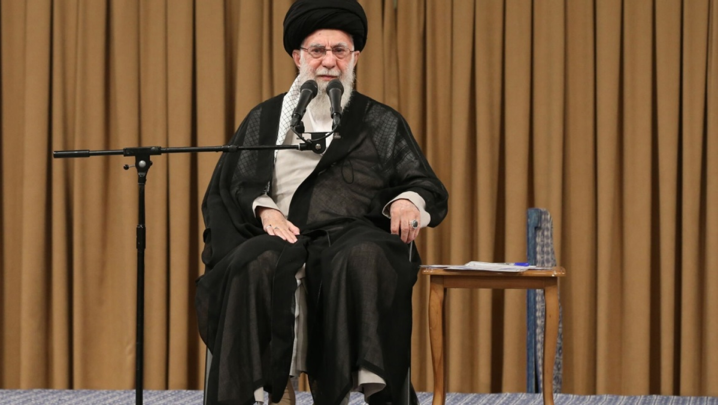 Ιράν: Ο Χαμενεΐ τα... ρίχνει στον Τραμπ