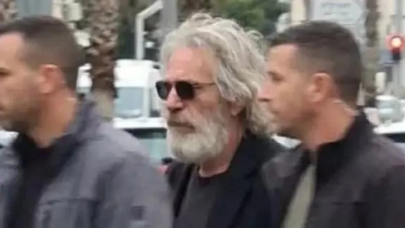 Κόψε-ράψε: «Ο Έπσταϊν ζει»-Φωτογραφία τον «δείχνει» να... περπατά στο Ισραήλ
