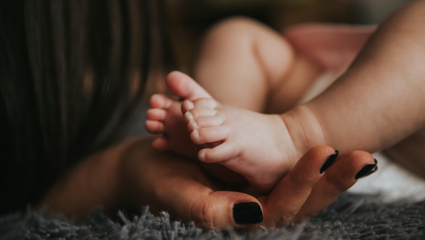 Ηλεία: Σε «παιχνίδι» αποδίδει τις δαγκωματιές οι μητέρα του 10 μηνών βρέφους
