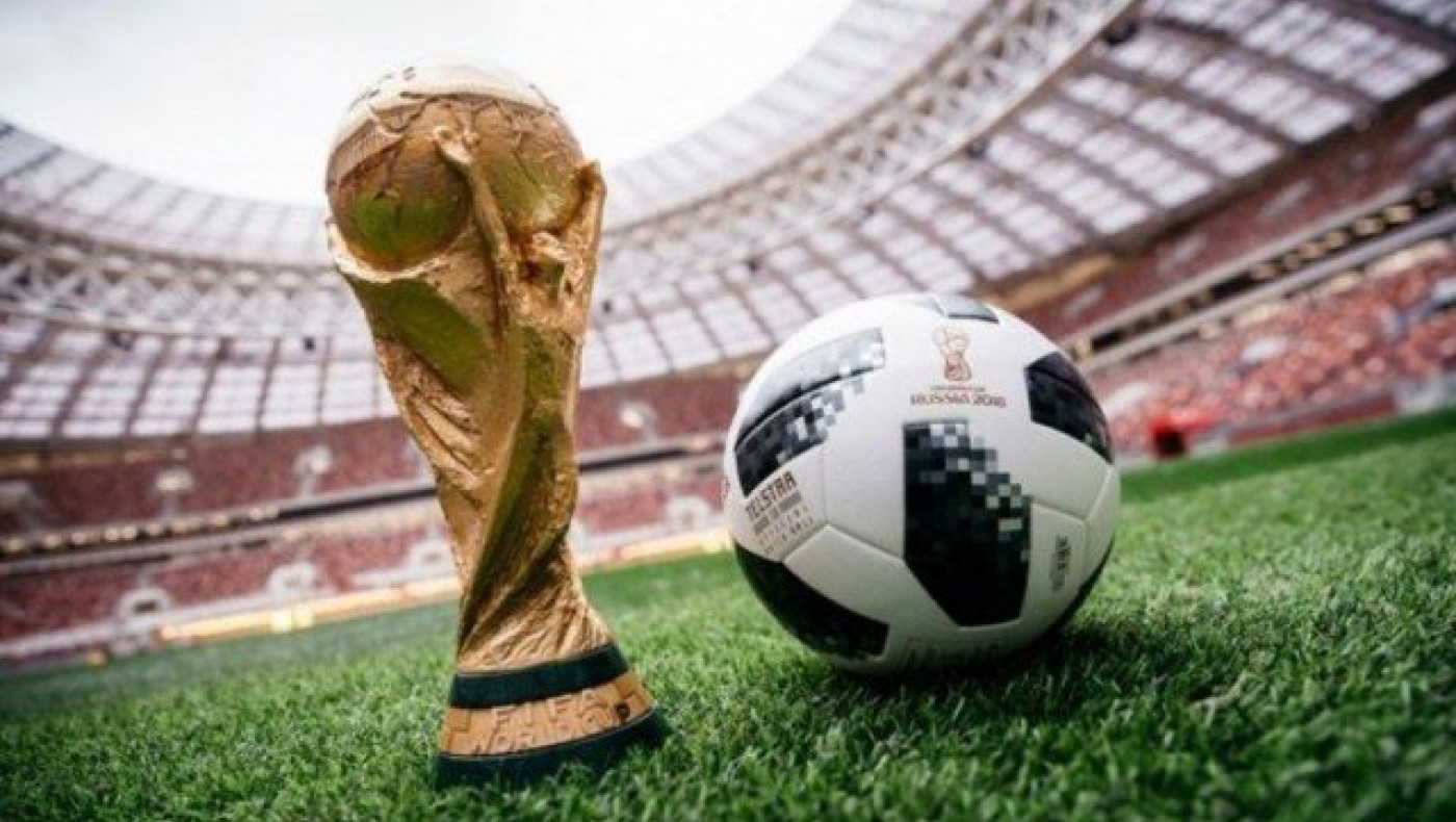 Η     καλύτερη         ενδεκάδα της             FIFA προκαλεί γέλια!