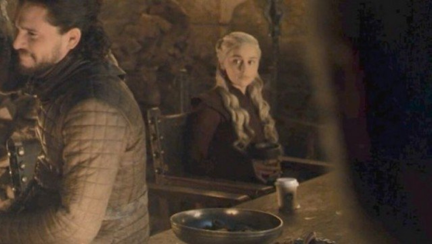 Οι γκάφες του Game Of Thrones: Από φορτιστή, μέχρι λαστιχένιο σπαθί!