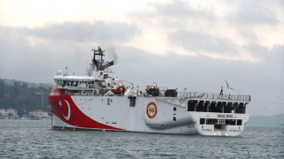 Παραμένει στην ελληνική υφαλοκρηπίδα το «Oruc Reis»