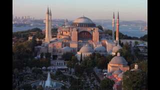 Hurriyet: «Έχουν ήδη παραγγελθεί χαλιά για το εσωτερικό της Αγίας Σοφίας»
