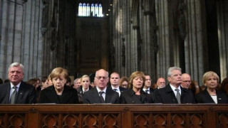 Η Μέρκελ στο μνημόσυνο για τα θύματα της πτήσης της Germanwings