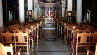 Η viral γκάφα στα Γιαννιτσά: Μπέρδεψαν τα φωτάκια και έφεραν αντί για τα Χριστούγεννα το... Πάσχα!
