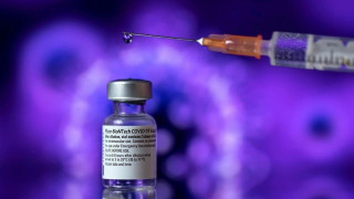 Pfizer: Το εμβόλιο έχει μειωμένη αποτελεσματικότητα με τον χρόνο - «Ναι» στην τρίτη δόση