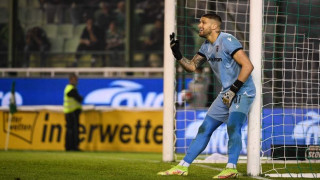 Περιφορά του Επιταφίου με τον Πασχαλάκη να κρατάει τον σταυρό!