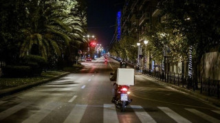 Θεσσαλονίκη: Η παραγγελία σε διανομέα που έγινε viral-Τι ζήτησε η γυμνή πελάτισσα