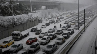 Βουλευτής της ΝΔ ζητάει να επιβληθούν... πρόστιμα στους εγκλωβισμένους οδηγούς