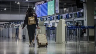 Ταξιδιωτικό «παζλ» μετά τις ματαιώσεις πτήσεων: Τι ισχύει για αποζημιώσεις και εναλλακτικές λύσεις