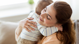 Απίστευτο: Νονά δεν επιστρέφει το παιδί στους γονείς- Τους έκανε ασφαλιστικά μέτρα