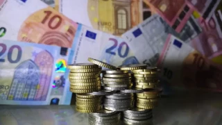 Μπόνους 356 ευρώ ανά μήνα για το 2024 σε όλους τους εργαζόμενους του ΕΟΦ