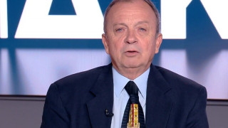 ΑΠΙΣΤΕΥΤΟ ΒΙΝΤΕΟ: Με... ομπρέλα εν μέσω βροχής κάνει το μπάνιο του ο Γιώργος Σπανέας!