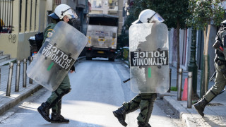 Θεσσαλονίκη: Μολότοφ σε κλούβα των ΜΑΤ στο ΑΠΘ
