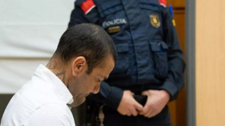 Ντάνι Άλβες: Βανδάλισαν το άγαλμά του στη Βραζιλία και το αφαίρεσαν!