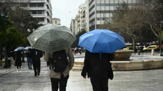 Καιρός: Στους 22 βαθμούς η θερμοκρασία σήμερα - Πού θα γίνουν αύριο οι παρελάσεις με βροχή