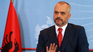 Επίσκεψη Ράμα: Ο ελληνικός εθνικός ύμνος, τα δρακόντεια μέτρα ασφαλείας και τα πούλμαν από τα Τίρανα