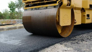 Εργασίες ασφαλτόστρωσης στην Εθνική Οδό Θεσσαλονίκης-Καβάλας
