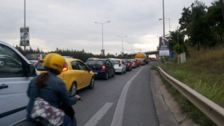 ΠΡΙΝ ΛΙΓΟ: Εκτροπή αυτοκινήτου στην Περιφερειακή οδό Θεσσαλονίκης