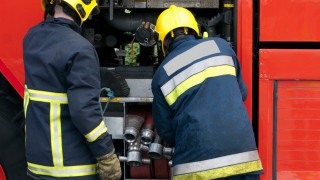 Θεσσαλονίκη - ΤΩΡΑ: Φωτιά σε ξερά χόρτα στην Περιστερά