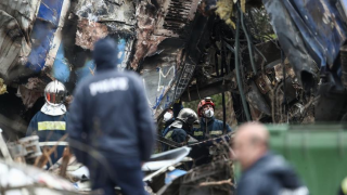 Τέμπη: Ποιος είναι ο δημιουργός των αφισών για τις μαζικές συγκεντρώσεις