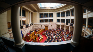 Βουλή: LIVE η συζήτηση για την προανακριτική - Πότε κατατίθεται η πρόταση δυσπιστίας