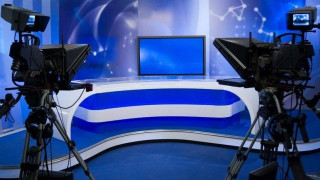 Οι στρατοί ενισχύονται,       η λογική ισοπεδώνεται