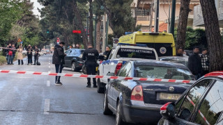 Μητροκτονία στα Τρίκαλα: Στο πλευρό του 18χρονου ο πατέρας του