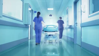 Θεσσαλονίκη-Εφιάλτης για 59χρονη: Γυναικολόγος ξέχασε βελόνα 13 εκατοστών στην κοιλιά της