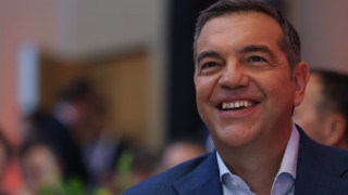 Πώς αντέδρασαν στην ομιλία Τσίπρα μπλε, πράσινη και ροζ «πολυκατοικία»