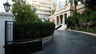 Ανασχηματισμός: Άρχισαν τα τηλέφωνα στους νέους Υπουργούς