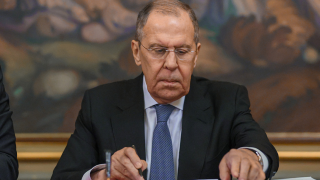 «Παρών» για την ειρήνη στην Ουκρανία δηλώνει ο Λαβρόφ