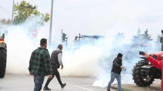 Θεσσαλονίκη: Χαμός με δακρυγόνα κατά των αγροτών στα Πράσινα Φανάρια
