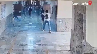 Βίντεο-ΣΟΚ:  Η στιγμή που ο 19χρονος εισβάλλει ένοπλος σε σχολείο και πυροβολεί αδιακρίτως